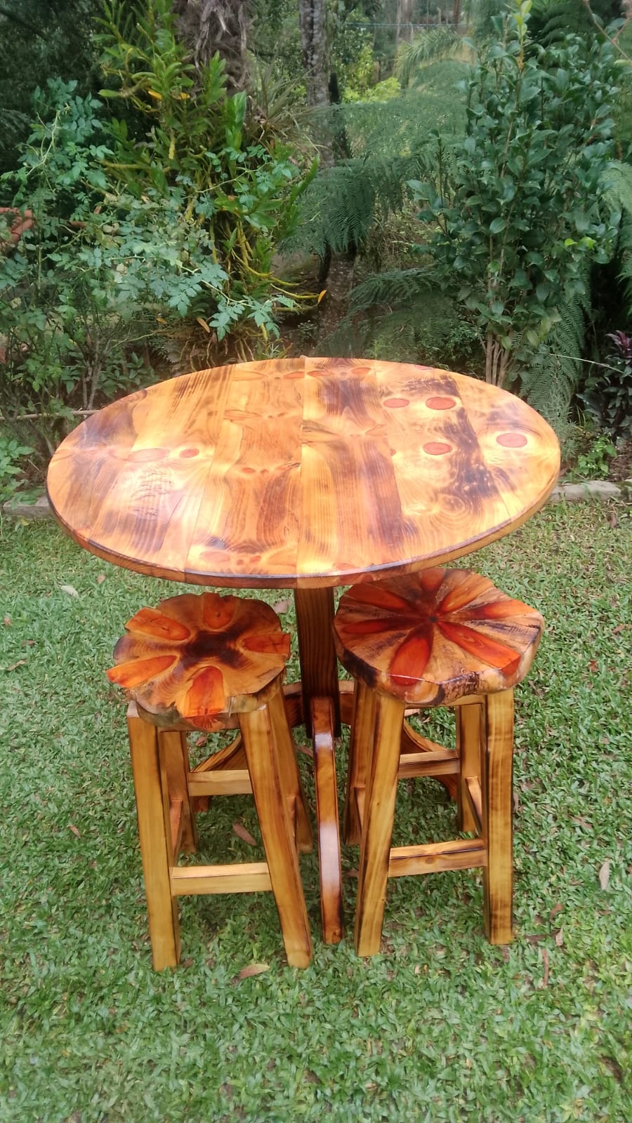 Conjunto Bistrô com 4 banquetas
